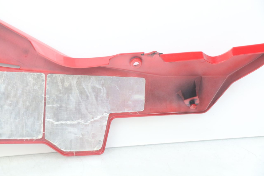 photo de RIGHT BELLY PANEL SUZUKI GSX-R GSXR 750 (2011 - 2016) - Fixing points details