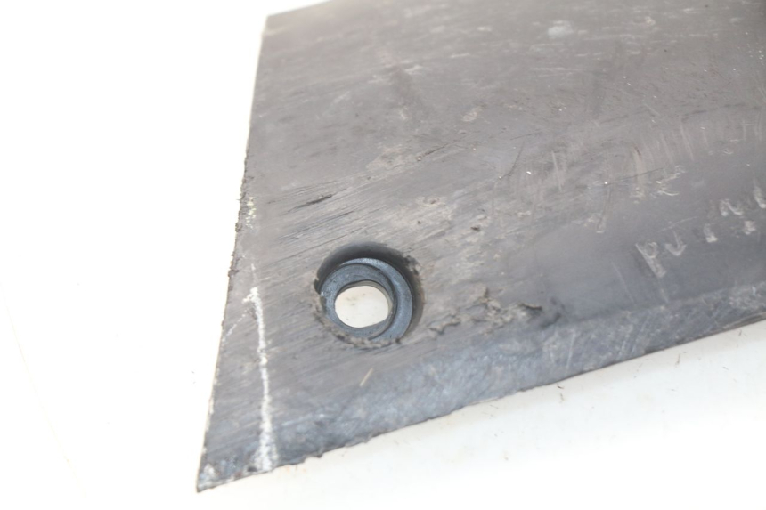 photo de RIGHT LOWER SIDE PANEL PEUGEOT KISBEE 2T 50 (2010 - 2017) - Zoom on usage condition