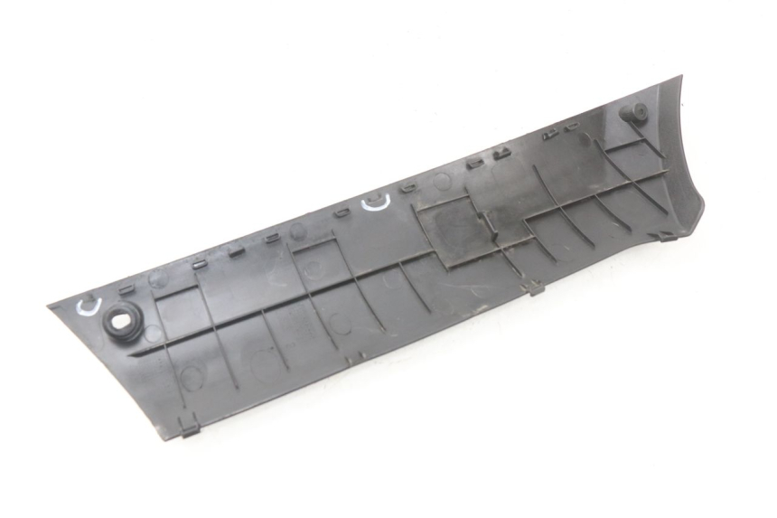 photo de RIGHT LOWER SIDE PANEL PEUGEOT KISBEE 2T 50 (2010 - 2017) - Zoom on usage condition