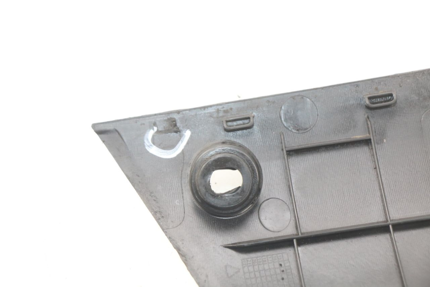 photo de RIGHT LOWER SIDE PANEL PEUGEOT KISBEE 2T 50 (2010 - 2017) - Technical close-up