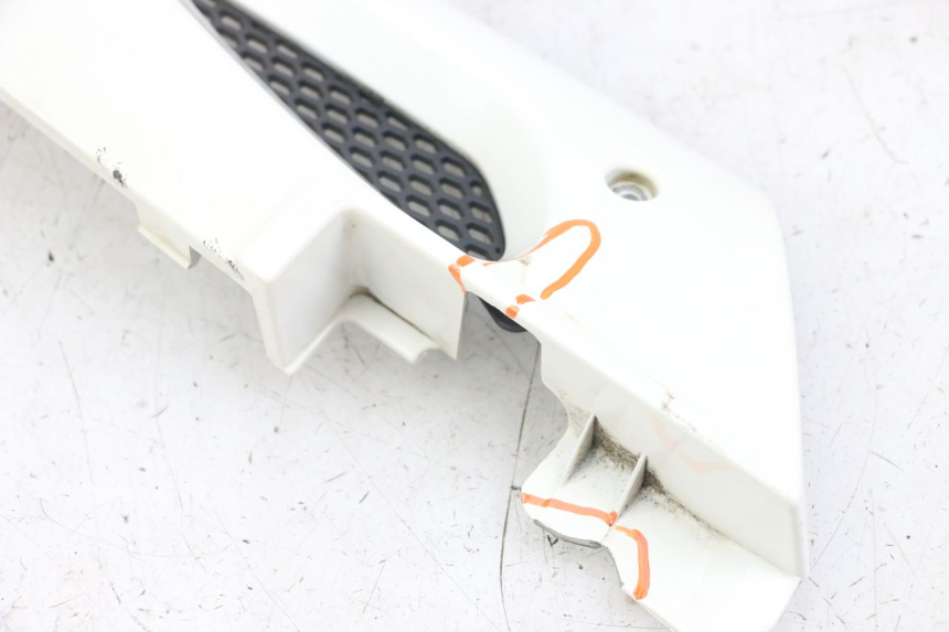 photo de RIGHT LOWER SIDE PANEL KYMCO LIKE 125 (2009 - 2016) - Fixing points details