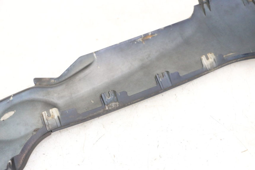 photo de RIGHT BELLY PANEL PIAGGIO MP3 LT 300 (2010 - 2016) - Zoom on usage condition