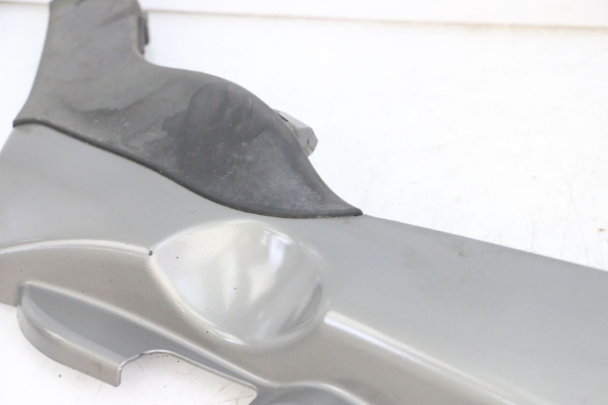 photo de RIGHT BELLY PANEL PIAGGIO MP3 LT 300 (2010 - 2016) - Zoom on usage condition