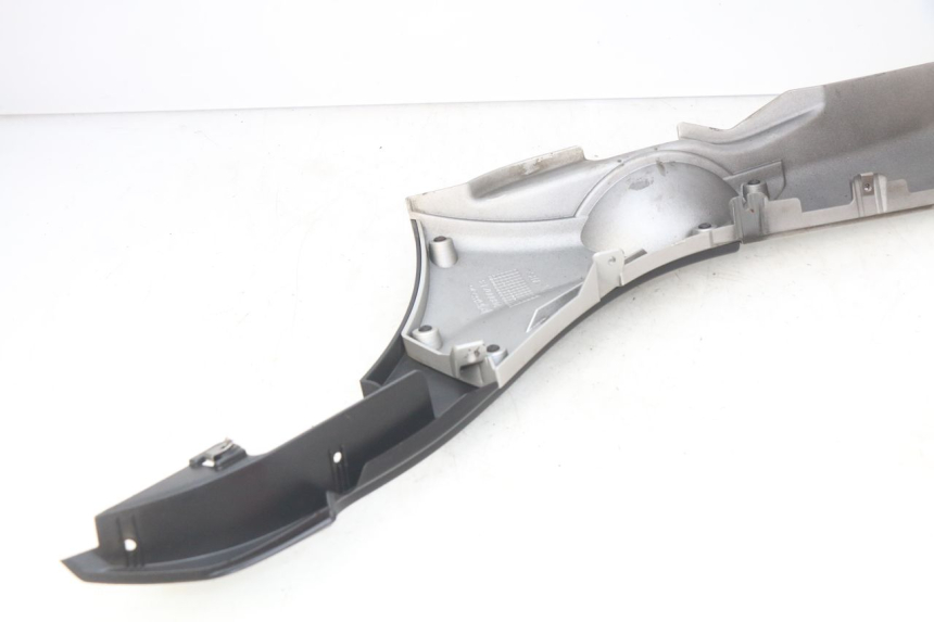 photo de RIGHT LOWER SIDE PANEL PIAGGIO MP3 500 (2014 - 2017) - Zoom on usage condition