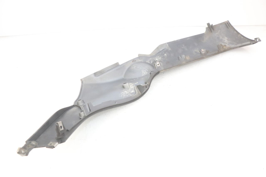 photo de RIGHT LOWER SIDE PANEL PIAGGIO MP3 500 (2011 - 2015) - Technical close-up