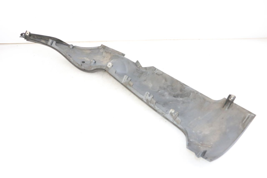 photo de RIGHT LOWER SIDE PANEL PIAGGIO MP3 500 (2011 - 2015) - Zoom on usage condition