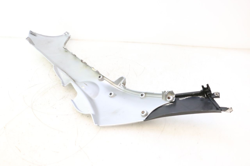 photo de RIGHT LOWER SIDE PANEL PIAGGIO MP3 125 (2006 - 2014) - Surface and material condition