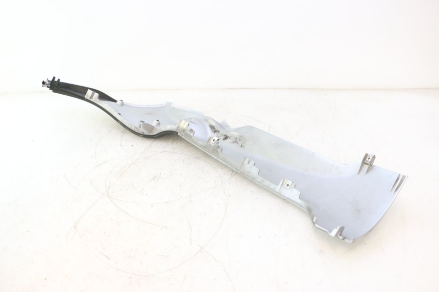 photo de RIGHT LOWER SIDE PANEL PIAGGIO MP3 125 (2006 - 2014) - Markings and original references