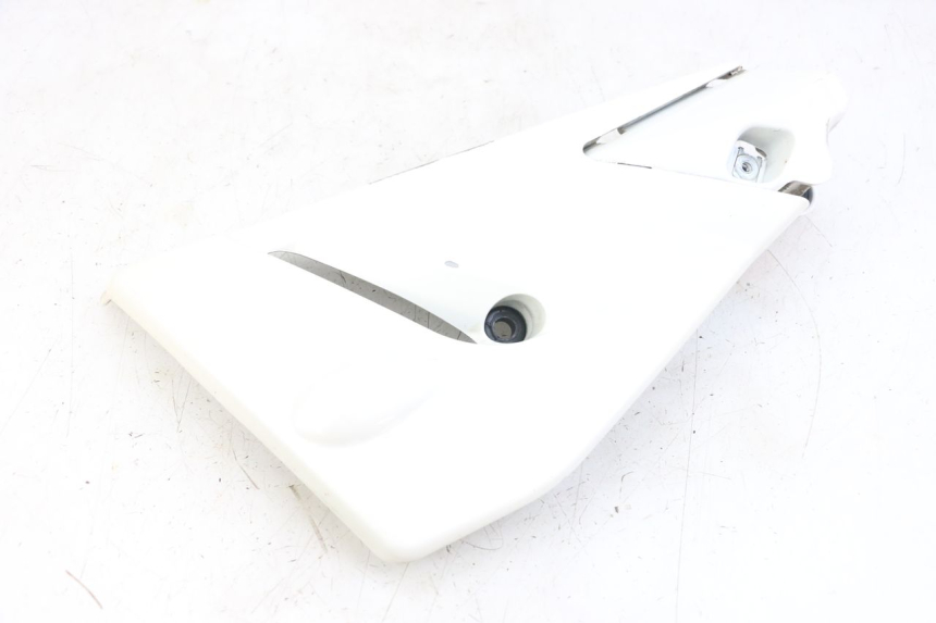 photo de RIGHT BELLY PANEL MOTO GUZZI NORGE 8V GT 1200 (2011 - 2016) - Fixing points details