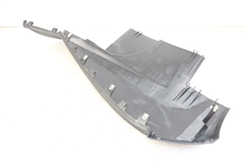 photo de RIGHT BELLY PANEL PEUGEOT SATELIS 125 (2013 - 2018) - Zoom on usage condition