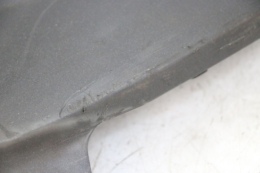 photo de RIGHT BELLY PANEL PEUGEOT SATELIS 125 (2013 - 2018) - Fixing points details