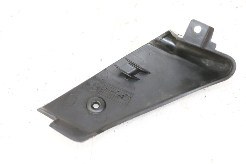 photo de RIGHT BELLY PANEL PIAGGIO VESPA GRANTURISMO 200 (2004 - 2005) - Zoom on usage condition