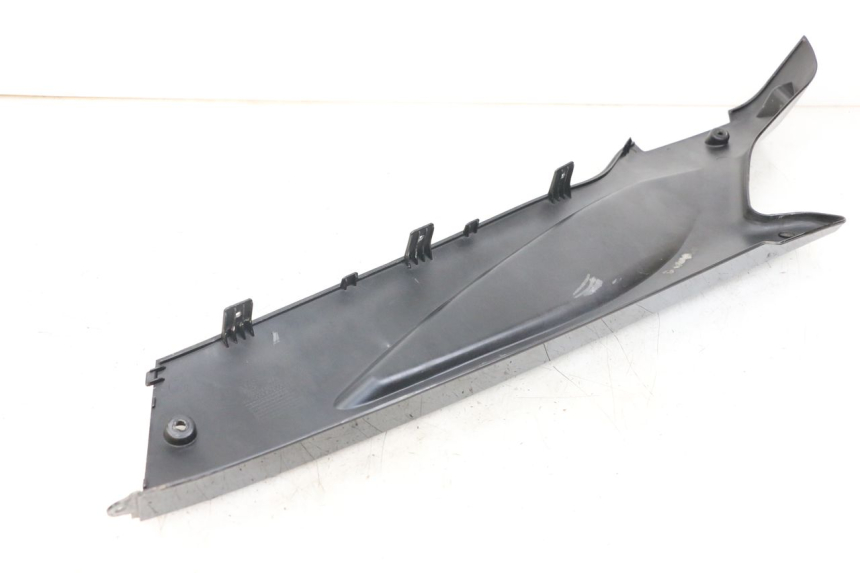 photo de RIGHT LOWER SIDE PANEL DAELIM S3 125 (2010 - 2017) - Fixing points details