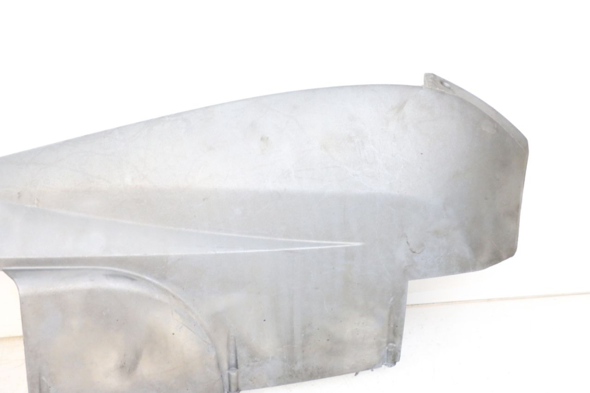 photo de RIGHT LOWER SIDE PANEL PEUGEOT SATELIS 125 (2006 - 2009) - Technical close-up