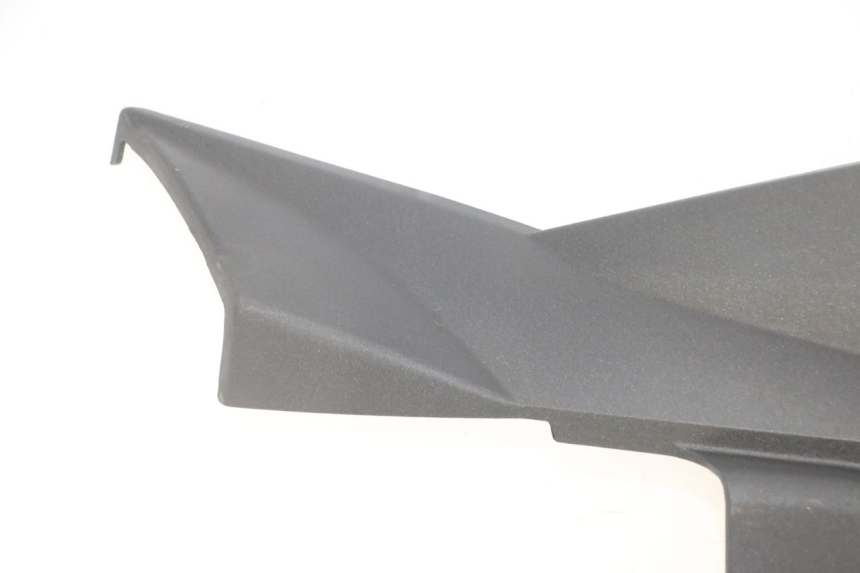 photo de RIGHT BELLY PANEL PEUGEOT SATELIS 125 (2013 - 2018) - High-resolution close-up