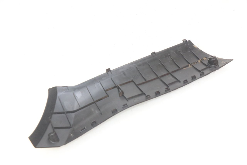 photo de RIGHT LOWER SIDE PANEL PEUGEOT STREETZONE 4T 50 (2018 - 2023) - Alternative perspective