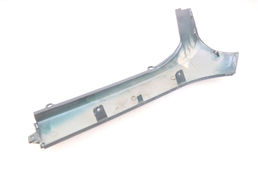 photo de RIGHT LOWER SIDE PANEL PEUGEOT SV 125 (1991 - 1994) - Fixing points details