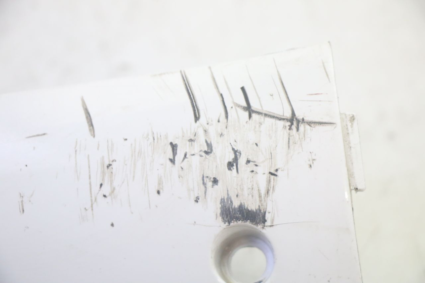 photo de RIGHT BELLY PANEL PEUGEOT TWEET PRO EFI 4T 50 (2021 - 2022) - Fixing points details