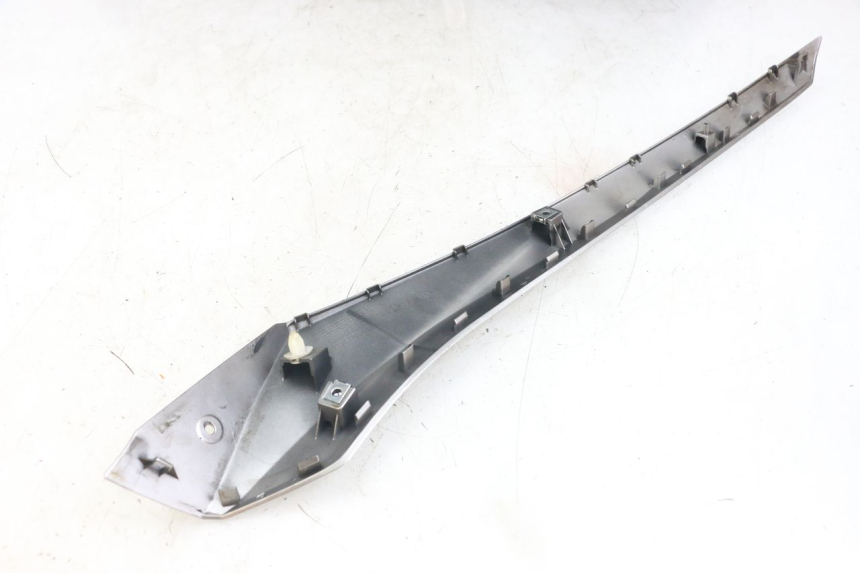 photo de RIGHT LOWER SIDE PANEL YAMAHA XMAX X-MAX ABS 125 (2017 - 2020) - Component detail