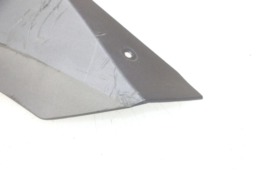 photo de RIGHT BELLY PANEL YAMAHA XMAX X-MAX 125 (2021 - 2025) - Surface and material condition