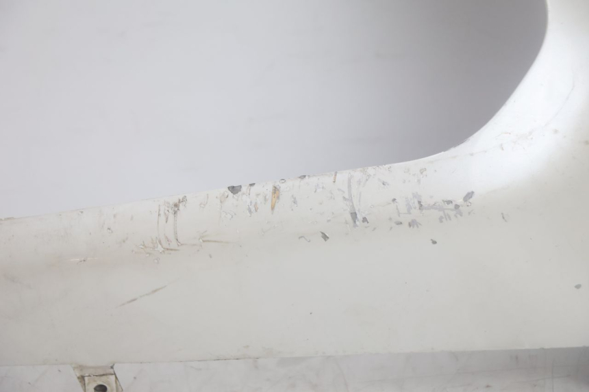 photo de RIGHT LOWER SIDE PANEL YAMAHA XMAX X-MAX 125 (2006 - 2009) - Zoom on usage condition