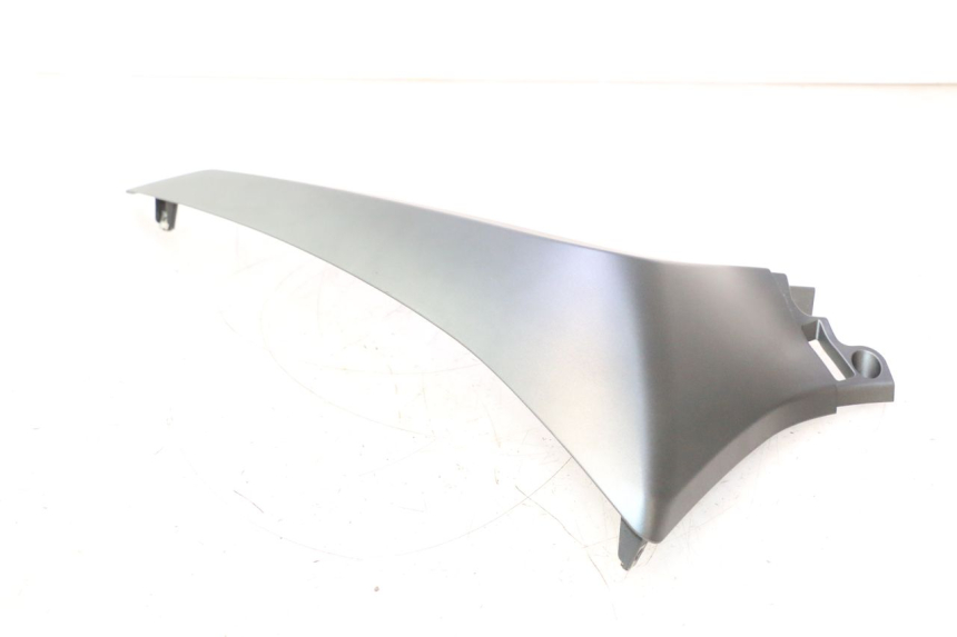 photo de RIGHT BELLY PANEL YAMAHA X-MAX XMAX 125 (2010 - 2013) - Technical close-up