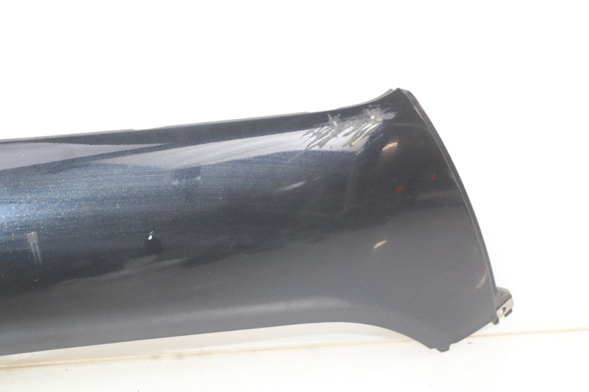 photo de RIGHT LOWER SIDE PANEL PIAGGIO X8 125 (2004 - 2007) - Additional view of the item