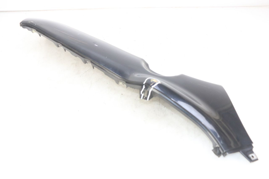 photo de RIGHT LOWER SIDE PANEL PIAGGIO X8 125 (2004 - 2007) - Fixing points details