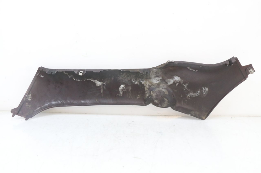 photo de RIGHT LOWER SIDE PANEL PIAGGIO X8 125 (2004 - 2007) - Technical close-up