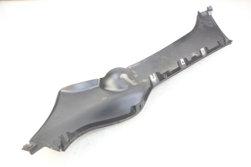 photo de RIGHT LOWER SIDE PANEL PIAGGIO XEVO - X EVO 125 (2007 - 2017) - Technical close-up