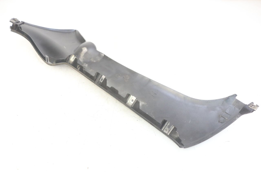photo de RIGHT LOWER SIDE PANEL PIAGGIO XEVO - X EVO 125 (2007 - 2017) - Surface and material condition
