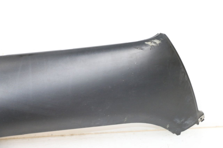 photo de RIGHT LOWER SIDE PANEL PIAGGIO XEVO - X EVO 125 (2007 - 2017) - Fixing points details