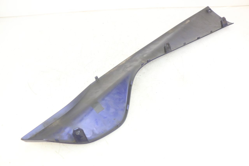 photo de RIGHT LOWER SIDE PANEL YAMAHA YP MAJESTY 400 (2004 - 2008) - Technical close-up