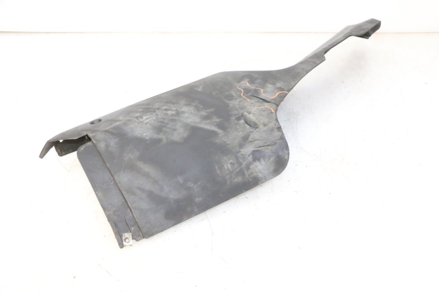 photo de LEFT BELLY PANEL QUADRO 4 4D 350 (2015 - 2018) - Fixing points details