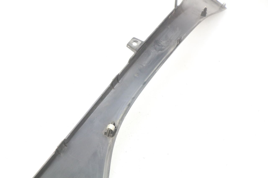 photo de LEFT LOWER FAIRING SUZUKI AN BURGMAN 400 (2006 - 2010) - Technical close-up