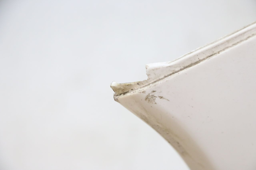 photo de LEFT LOWER FAIRING JONWAY AZTRAL 125 (2008 - 2017) - Zoom on usage condition