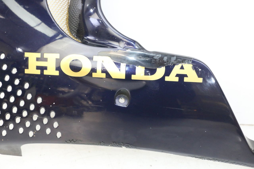 photo de LEFT BELLY PANEL HONDA CBR RR FIREBLADE 900 (1992 - 1994) - High-resolution close-up