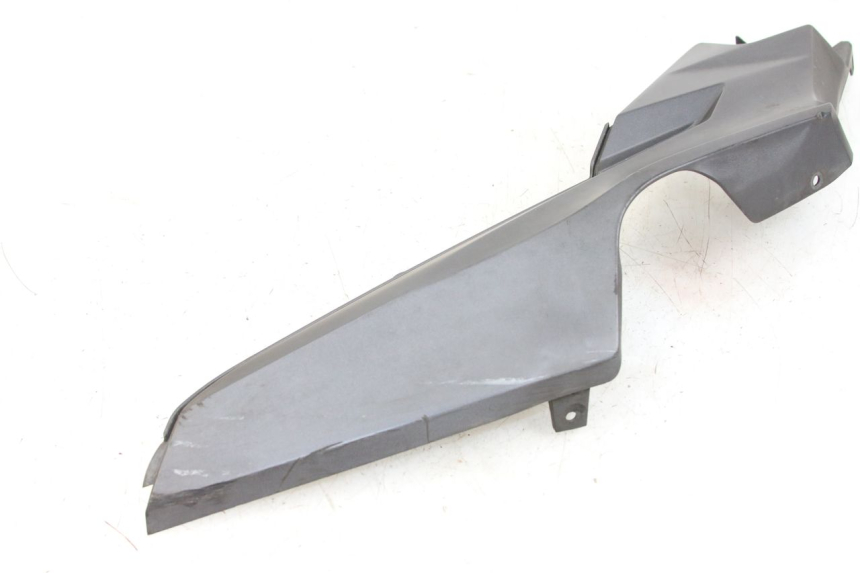 photo de LEFT BELLY PANEL HONDA FORZA 125 (2015 - 2016) - Zoom on usage condition