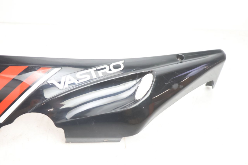 photo de LEFT BELLY PANEL VASTRO GP 2T 50 (2013 - 2017) - Zoom on usage condition