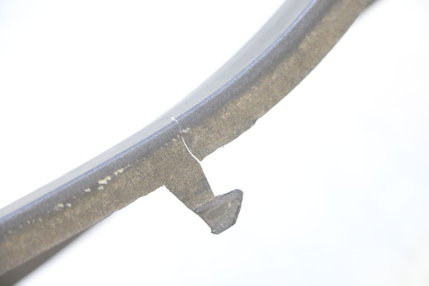 photo de LEFT BELLY PANEL SYM GTS EVO 125 (2009 - 2013) - Surface and material condition