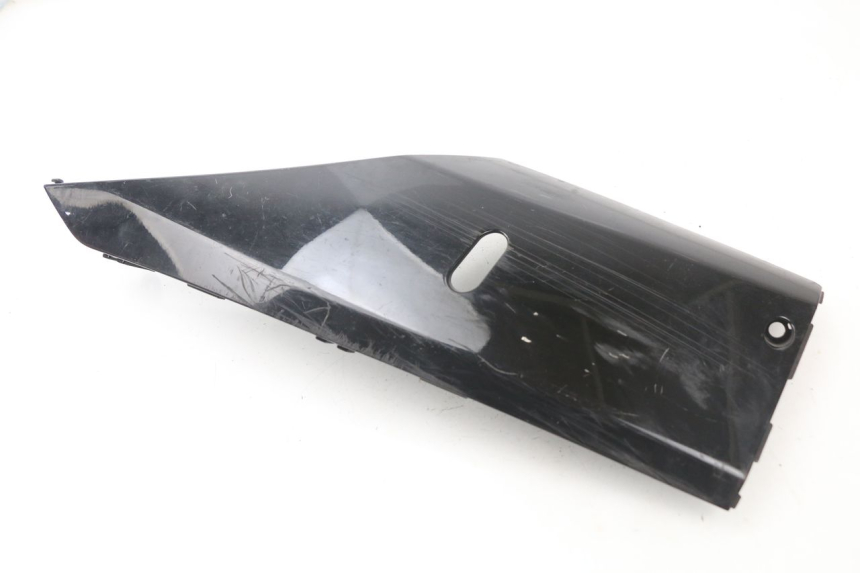 photo de LEFT BELLY PANEL HONDA FES S-WING SWING 125 (2007 - 2015) - Fixing points details