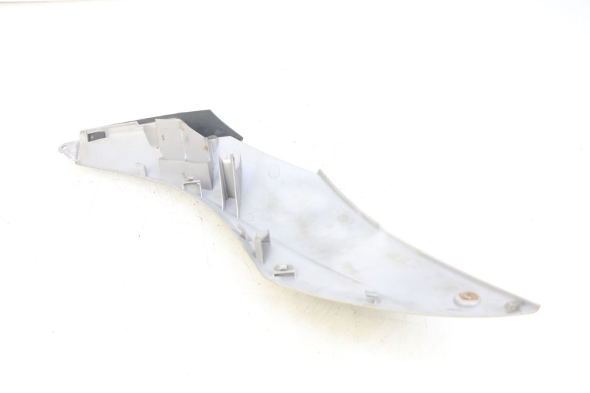 photo de LEFT LOWER FAIRING YAMAHA HW XENTER 125 (2011 - 2017) - Zoom on usage condition