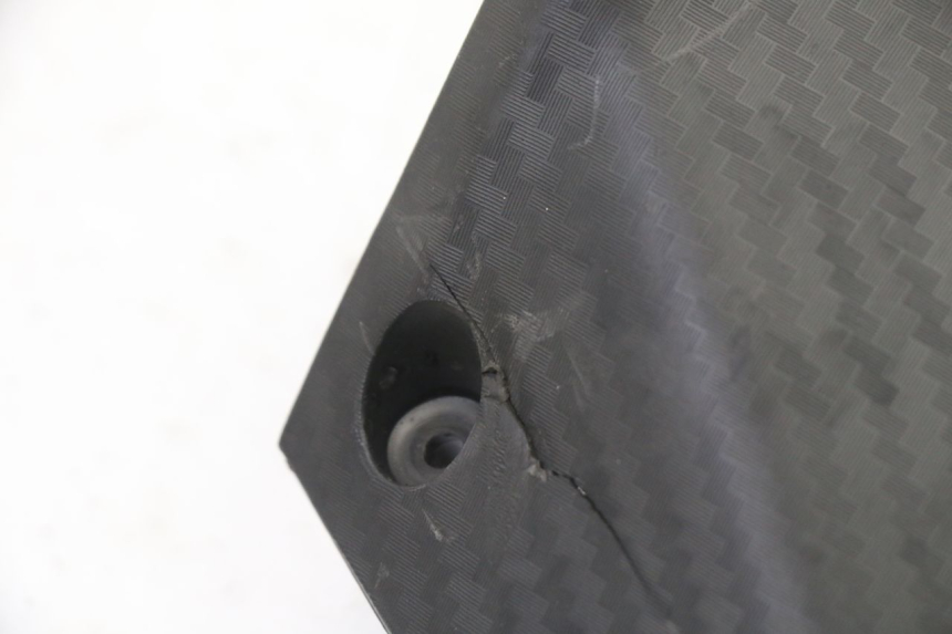 photo de LEFT LOWER FAIRING SYM JET 14 4T 50 (2018 - 2022) - Zoom on usage condition