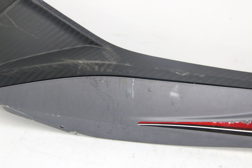 photo de LEFT LOWER FAIRING SYM JET 4 4T 50 (2018 - 2021) - Zoom on usage condition