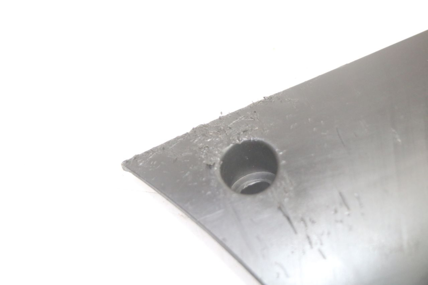 photo de LEFT LOWER FAIRING PEUGEOT KISBEE 2T 50 (2010 - 2017) - Zoom on usage condition