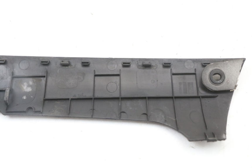 photo de LEFT LOWER FAIRING PEUGEOT KISBEE 4T 50 (2018 - 2022) - Fixing points details