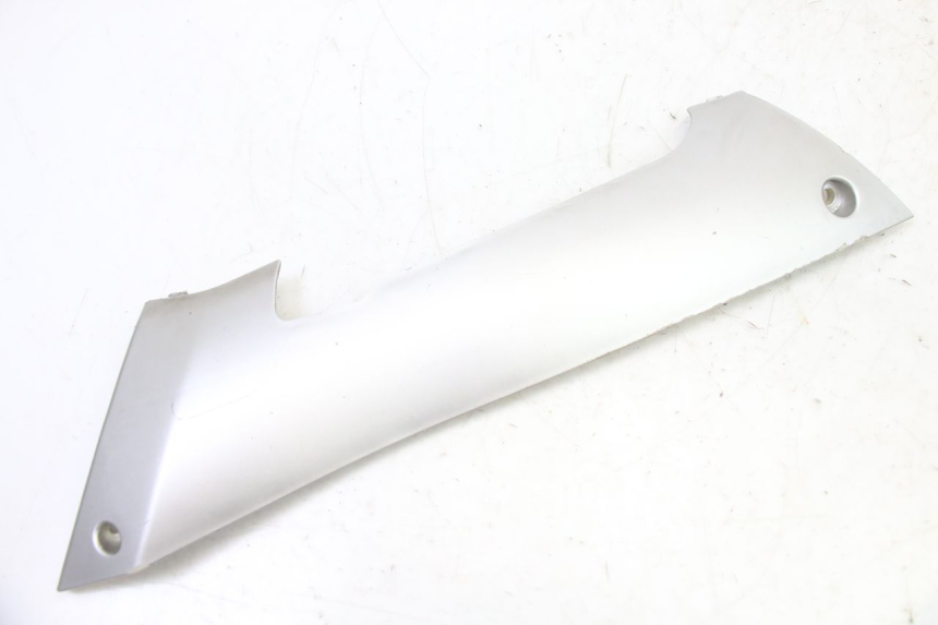 photo de LEFT LOWER FAIRING PEUGEOT KISBEE 4T 50 (2018 - 2022) - Zoom on usage condition