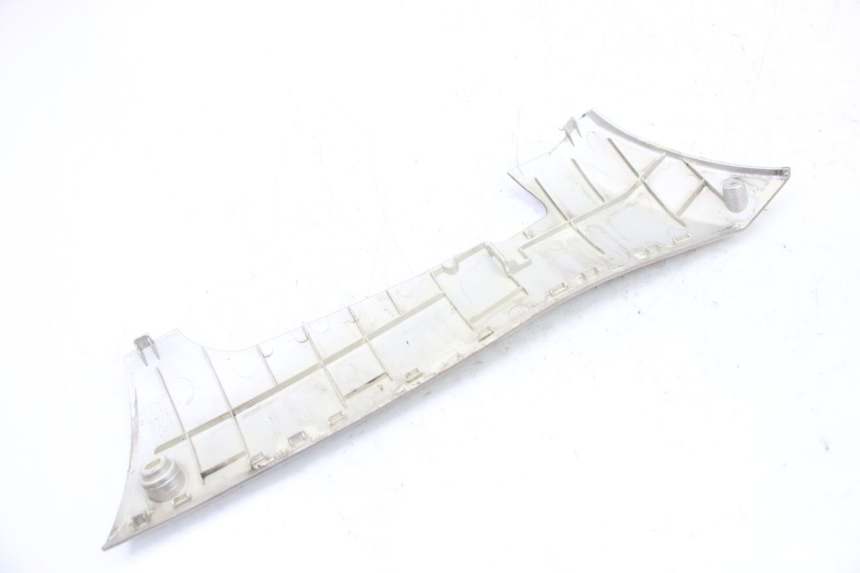 photo de LEFT LOWER FAIRING PEUGEOT KISBEE 4T 50 (2018 - 2022) - Technical close-up