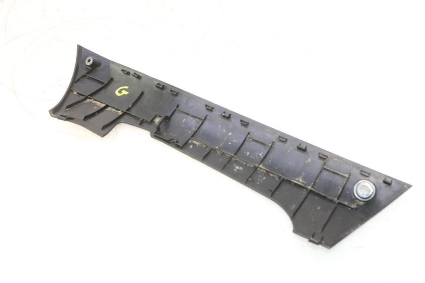 photo de LEFT BELLY PANEL PEUGEOT KISBEE 4T 50 (2023 - 2026) - Zoom on usage condition