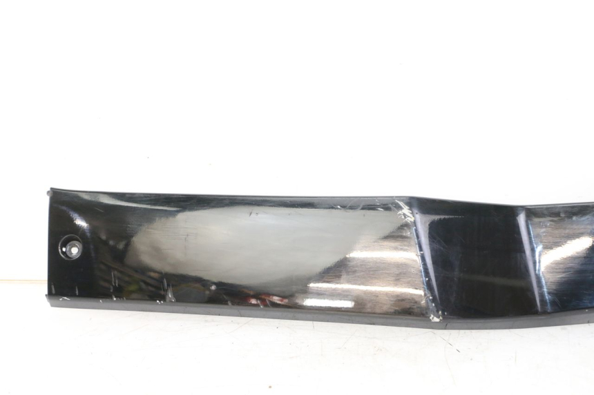 photo de LEFT BELLY PANEL KYMCO PEOPLE S 125 (2000 - 2008) - Fixing points details